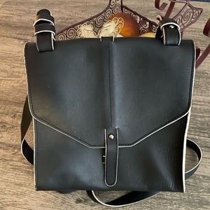 Small crossbody bag gently used.